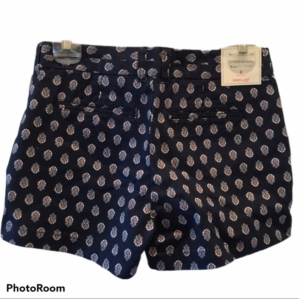 NWT Khakis GAP 3 inch short Sz 0